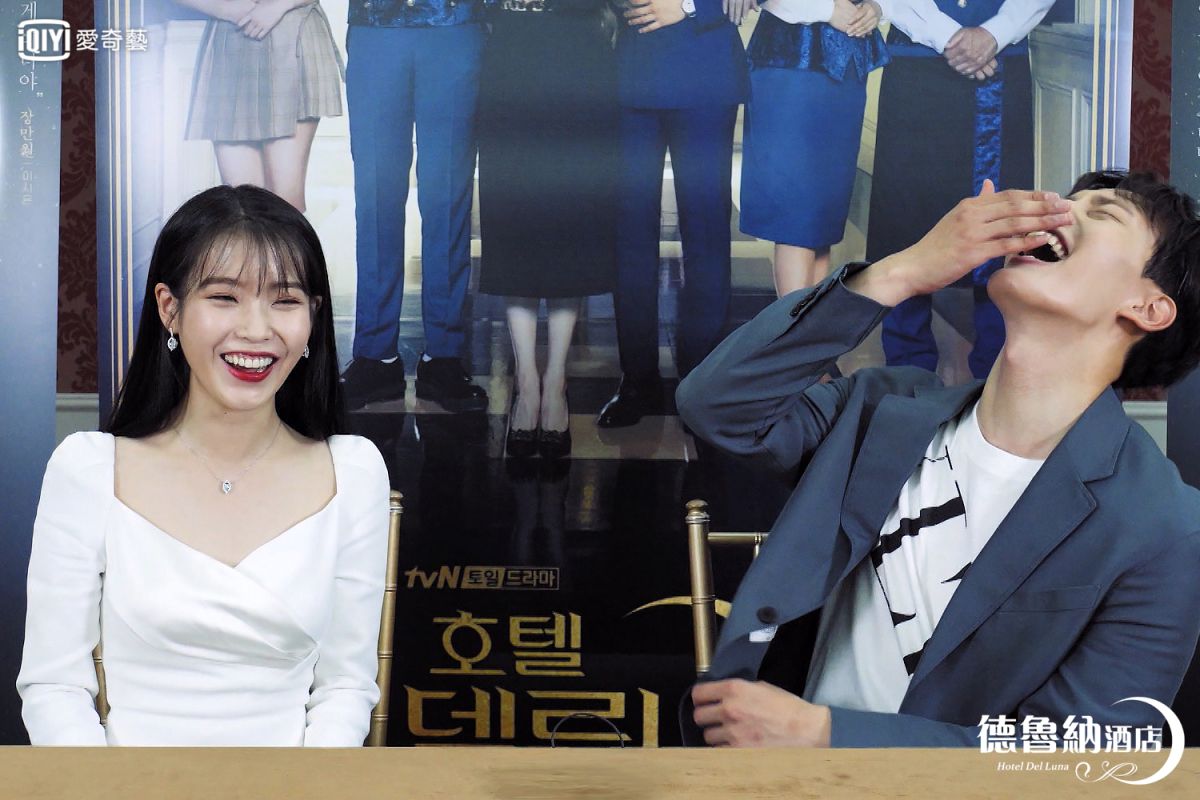 ▲IU自稱脾氣很好，讓呂珍九爆笑。（圖／愛奇藝台灣站）