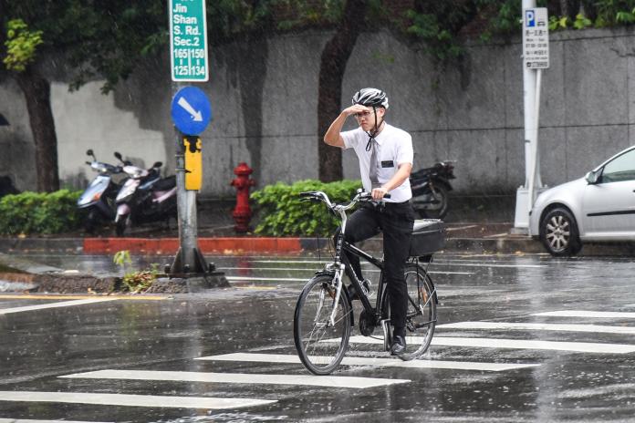 利奇馬「只飄毛毛雨」！台北人：放得好心虛　台中人崩潰
