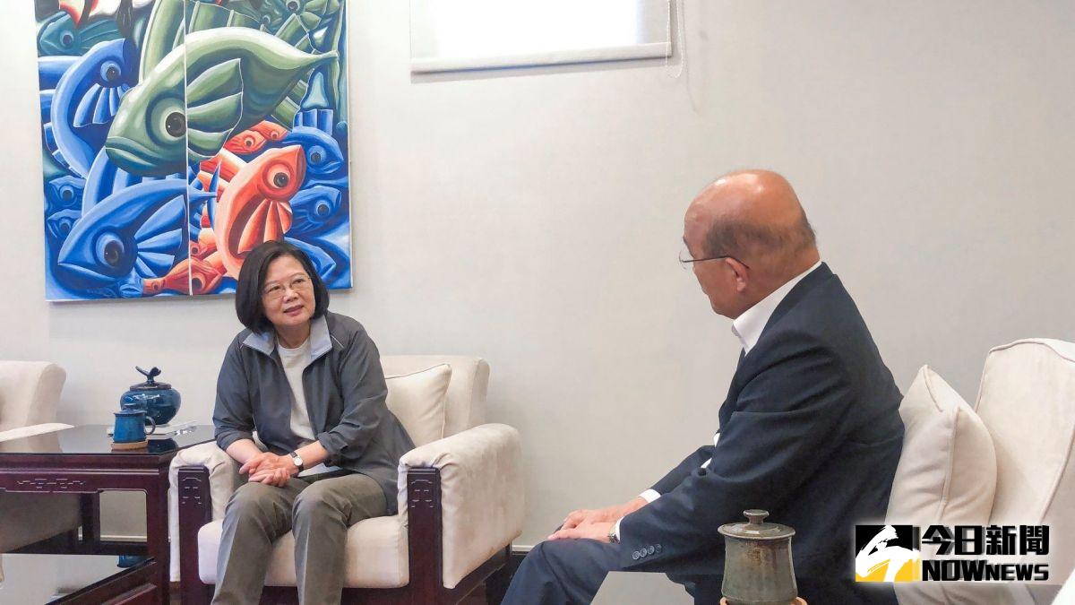 強颱利奇馬襲台，總統蔡英文也關心颱風動態。蔡英文9日表示，行政院長蘇貞昌一早前往中央災害應變中心聽取颱風動態簡報後，緊接著就來向自己報告目前的颱風動態。（圖／翻自蔡英文臉書）