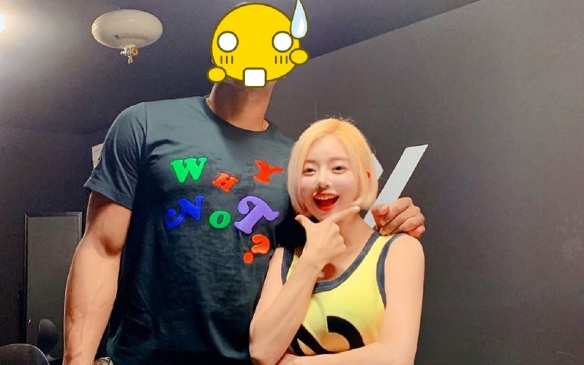 ▲NBA 球星「衛少」 Russell Westbrook 展開亞洲行程，並前往南韓舉辦見面會，並在活動過程中與老朋友 DJ SODA 合影留念，沒想到照片一出，卻讓網友嚇壞。（圖／翻攝 IG @ deejaysoda ）