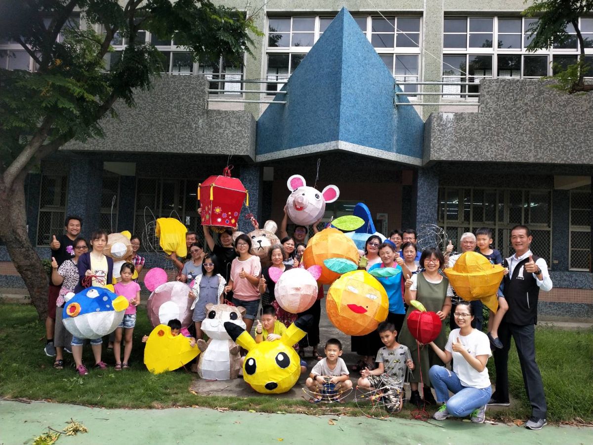 ▲朝天宮延續北港百年燈藝，今年由育英國小舉辦五天的花燈研習營。（圖／記者洪佳伶攝 , 2019.08.09）