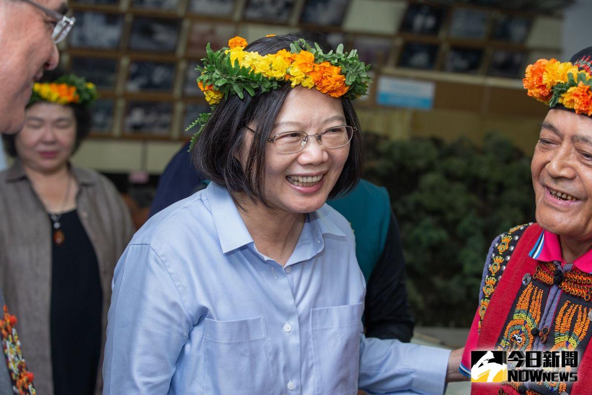 全國8縣市牙醫公會10日在高雄成立「南台灣牙醫界蔡英文連任後援會」，總統蔡英文將南下高雄出席這場成立大會，向北高市長韓國瑜及柯文哲展現醫界實力。（圖／總統府提供）