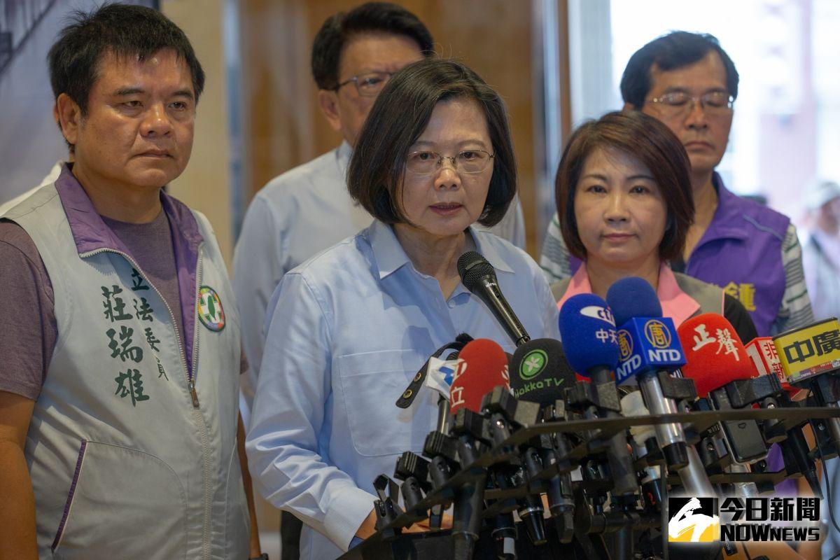 對於郭台銘若參選，是否會影響蔡英文年輕選票？蔡英文10日表示，「這個影響恐怕是對國民黨的候選人影響比較大吧」。（圖／總統府提供）