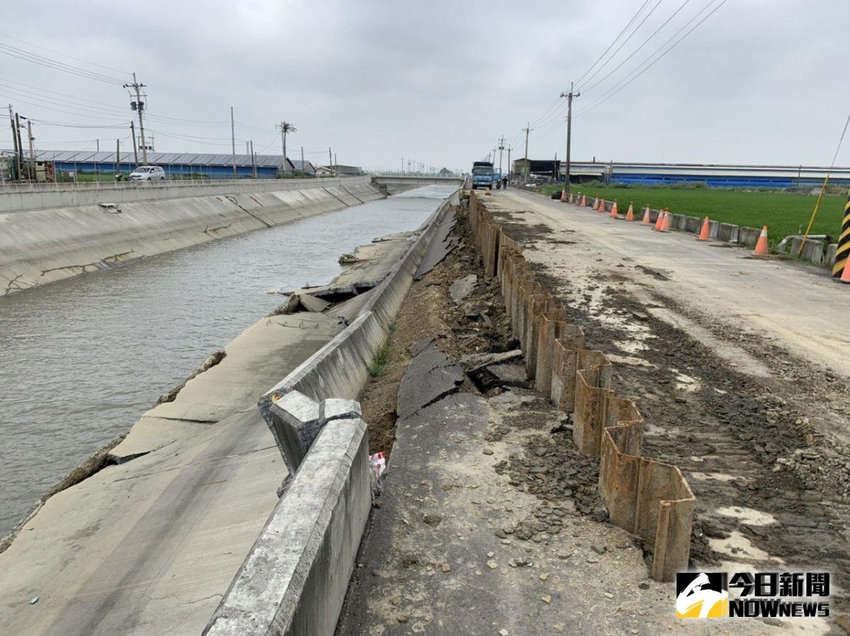 ▲嘉義縣完工不到一年的朴子市鴨母寮大排崩坍處，嘉義縣政府及時修復中。（圖／記者陳惲朋攝 , 2019.08.10）