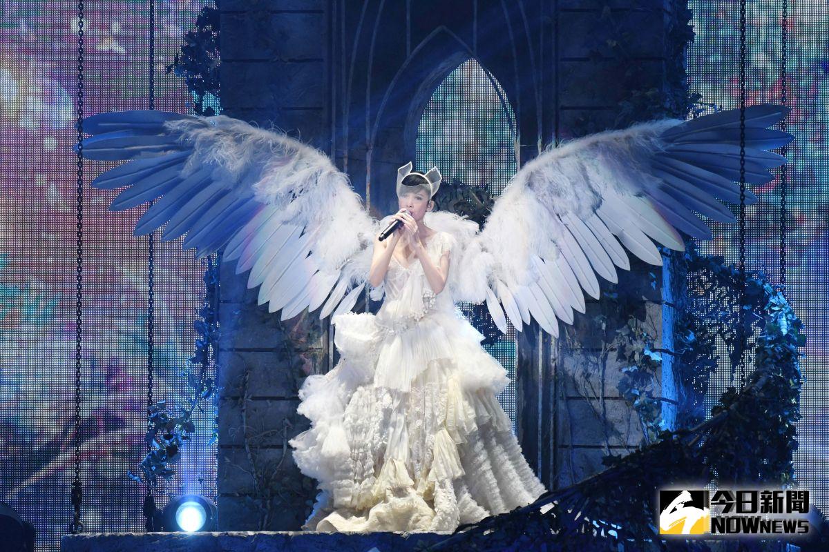 ▲周慧敏「爆乳」登場。（圖／記者林調遜攝）