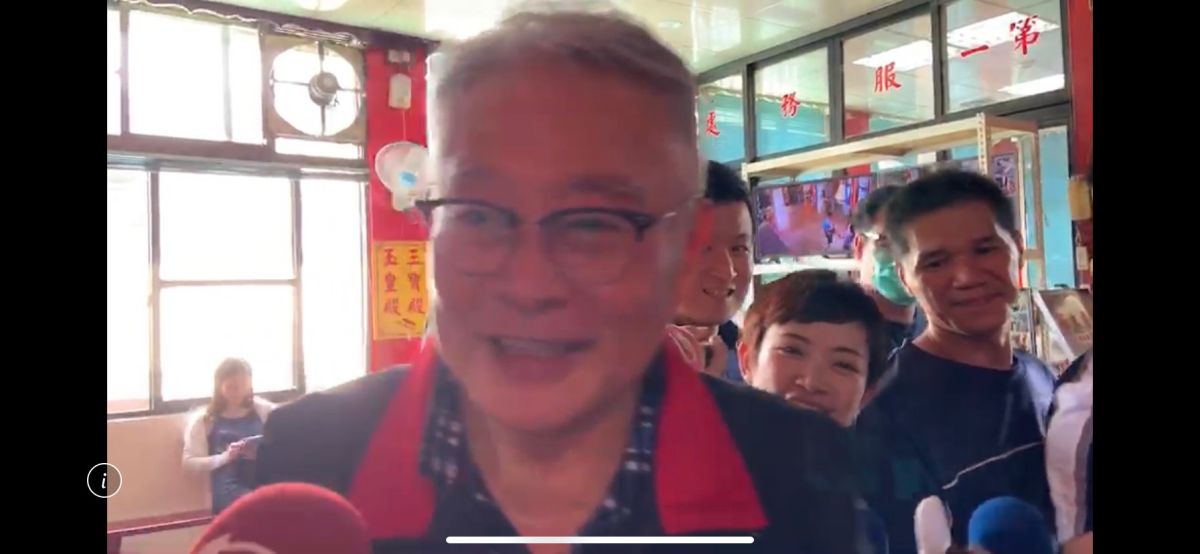 媒體問陳宏昌，如果韓國瑜來拜拜也會陪著他嗎，陳表示祝福韓國瑜。 (圖/記者吳承翰攝)