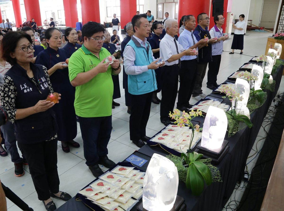 ▲慈濟基金會七月辦吉祥祈福會，嘉義縣長翁章梁親臨祈福與感恩。（圖／嘉義縣政府提供）