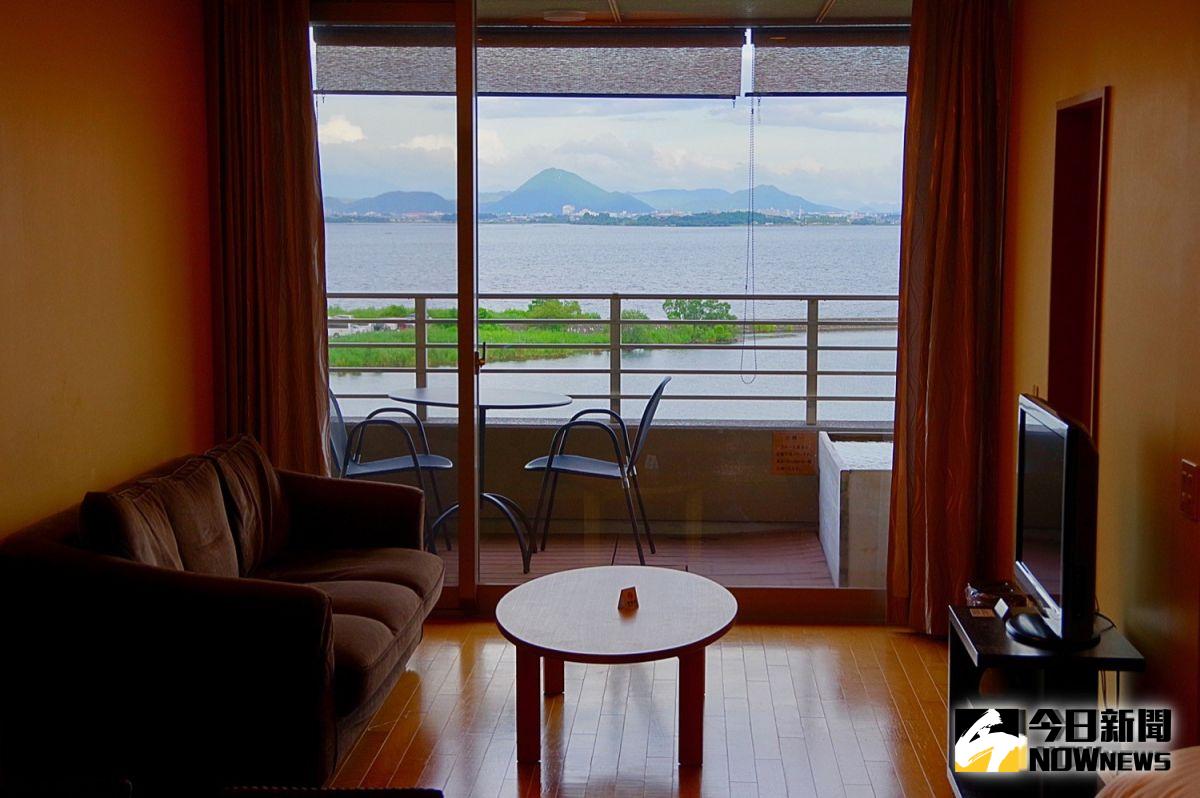 ▲距離京都車程約 20 分鐘的雄琴溫泉則是一處鮮為人知的溫泉秘境，整個溫泉區圍繞在琵琶湖畔，一邊泡湯還可以一邊欣賞湖景。（圖／記者陳致宇攝）