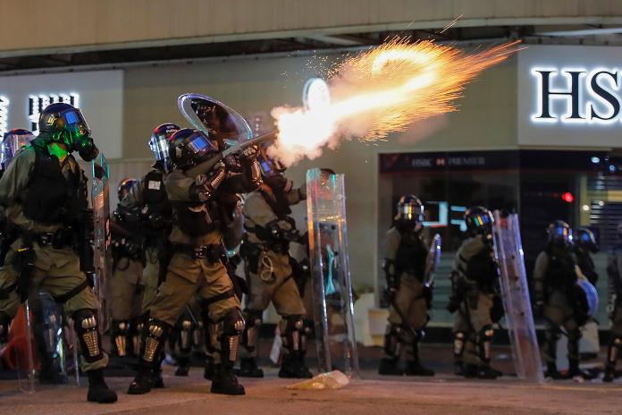 ▲香港 11 日又發生多區警民流血衝突事件。（圖／美聯社／達志影像）
