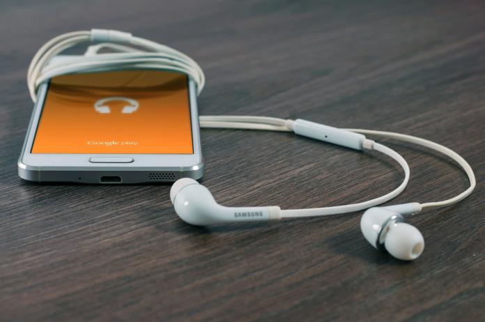 ▲隨著無線耳機款式越來越多，不少人都已經將有線耳機汰換。（圖／取自 Pixabay ）