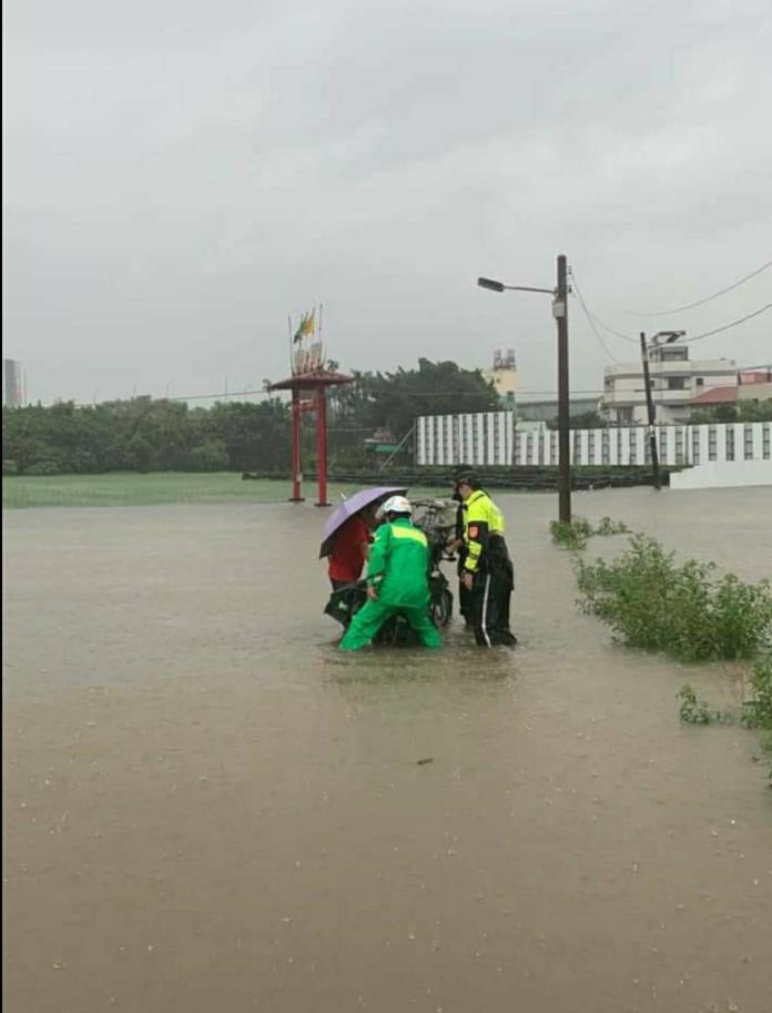 影／中市強降雨淹沒道路、農田　盧秀燕視察指示全力防災
