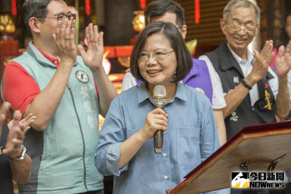 民進黨總統初選後，前行政院長賴清德與總統蔡英文之間就未曾見面，不過賴清德近日卻頻頻與前總統陳水扁及喜樂島主席羅仁貴碰面，引發外界好奇蔡賴配是否將成形？蔡英文12日受訪時表示，她與賴清德之間的溝通沒有問題，民進黨也一定會團結。（圖／總統府提供）