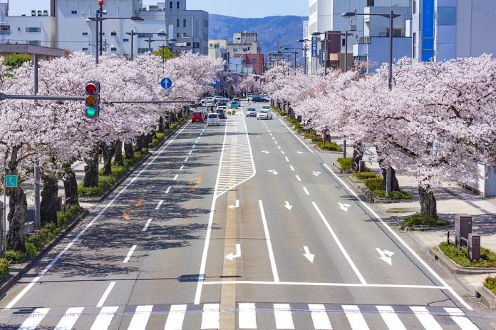 <br> ▲日本街道相當整潔，就連臨停車輛也相當少見。（圖／取自 pixabay ）