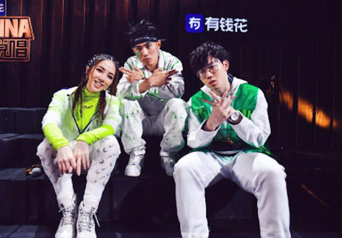 ▲鄧紫棋、KEY.L劉聰和劉炫廷一起合唱〈Fly Away〉。（圖／翻攝微博）