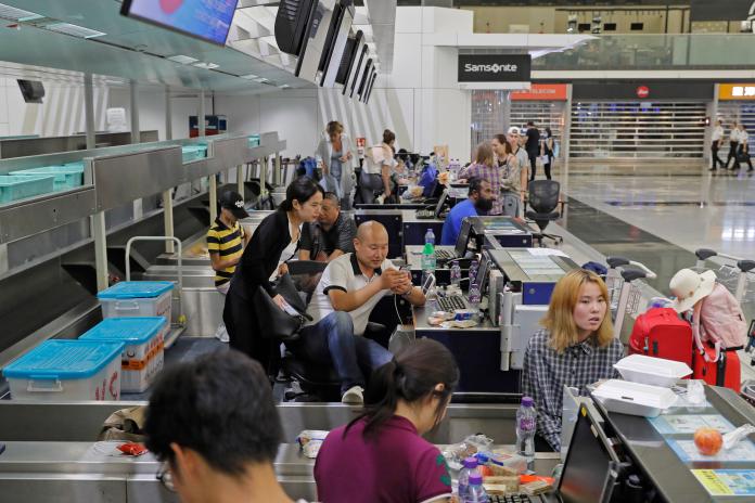快訊／香港機場恢復作業　旅客陸續登機
