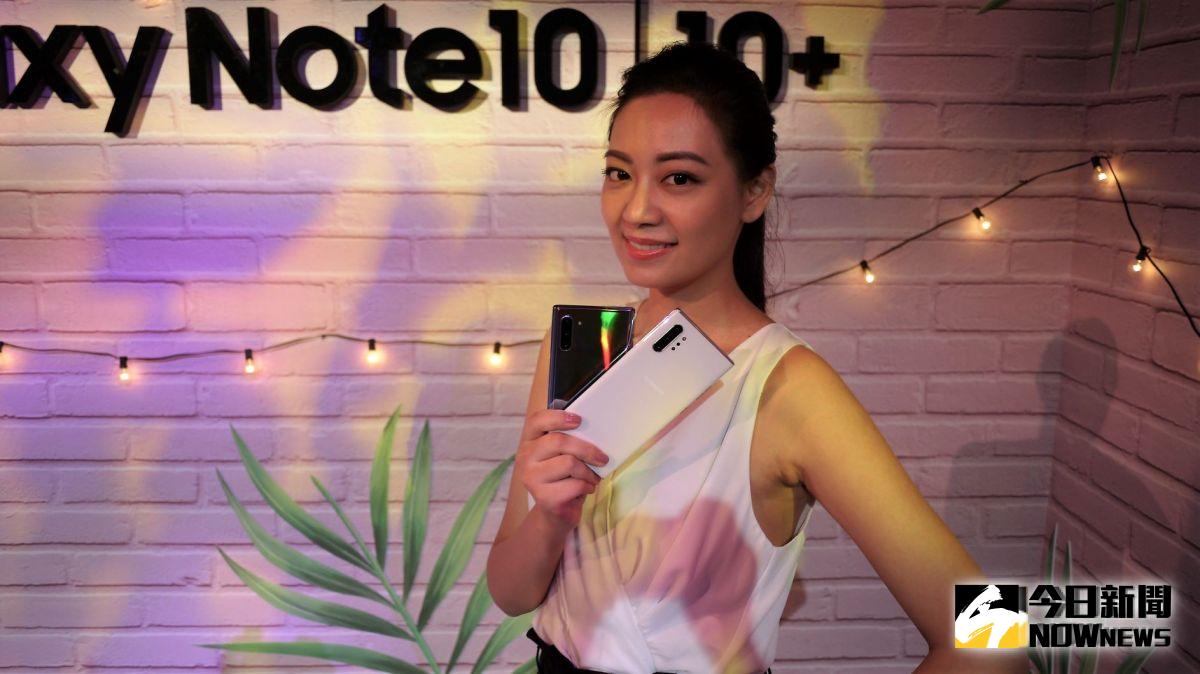 ▲有別於過去三星Galaxy Note系列都只推出單一機種，這次Note 10特別推出6.8吋的Note 10+與6.3吋的Note 10兩種尺寸。（圖／記者劉士成攝。2019.08.13）