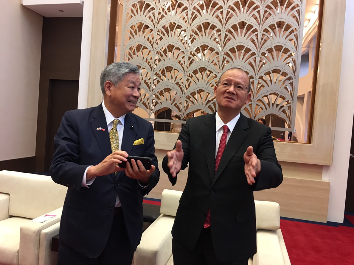 ▲日本鳥取縣議長藤繩喜和(左)率團拜訪台中市議會議長張清照(右)，雙方承諾加強促進合作與情誼。 (圖／台中市議會提供2019.8.13)