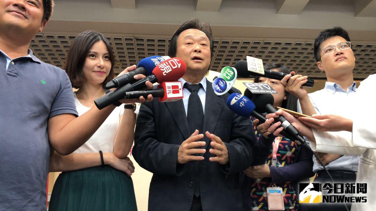 ▲民進黨市議員王世堅接受媒體訪問。（圖／丁上程攝, 2019.8.13）