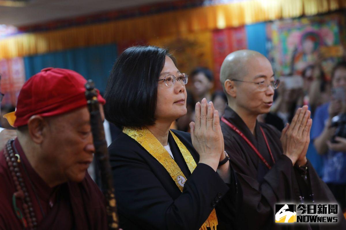 香港反送中爆警民衝突情勢日益升高。對此總統蔡英文13日受訪時表示，希望香港當局跟香港人民能夠坐下來溝通、對話，讓香港整個社會可以回歸穩定。（圖／總統府提供）