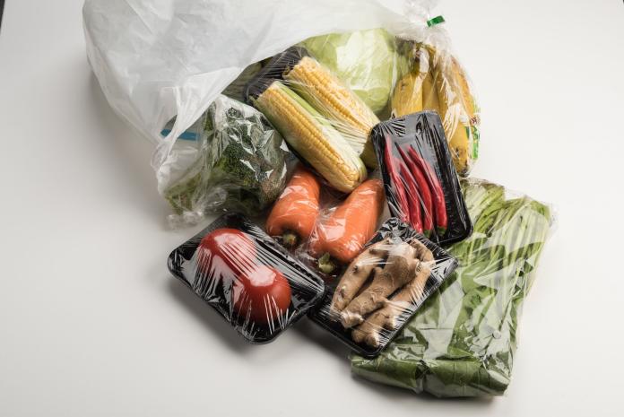 十大零售通路垃圾調查　六都家庭每週買回2.2億件塑膠
