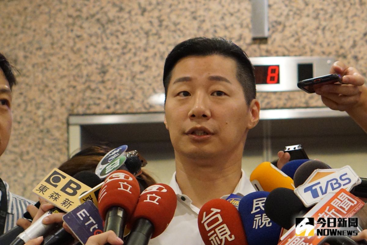 ▲立委洪慈庸宣布退出時代力量，立委林昶佐表示，她這幾天一直有這想法。（圖／記者呂炯昌攝, 2019.8.13）