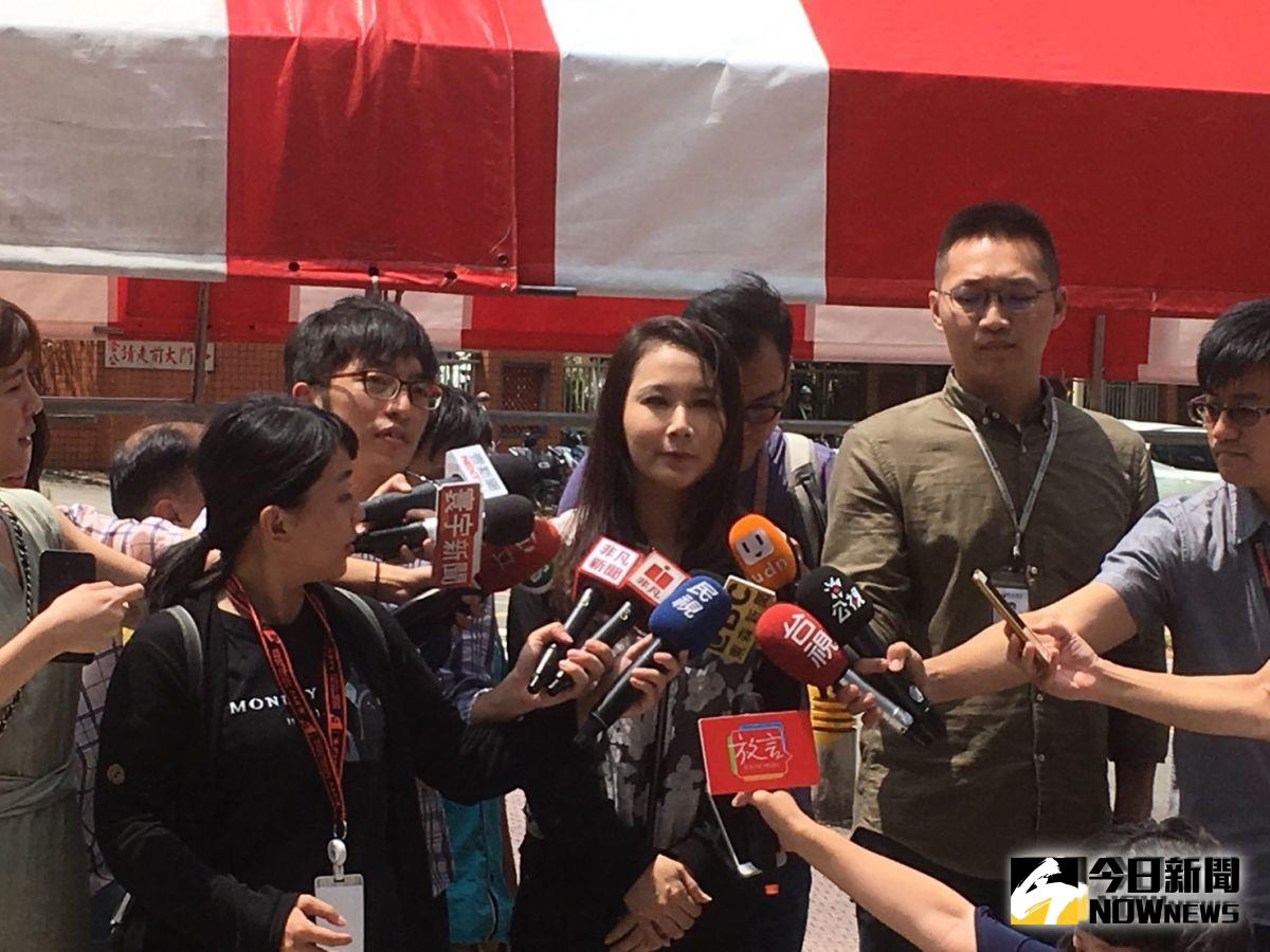 ▲外界關注8月18日郭柯王是否共同參與宗教活動，郭辦發言人劉宥彤回應已收到邀請函，目前正在評估中。（圖／記者許家禎攝）