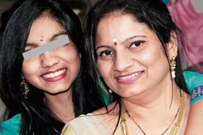 ▲印度女星普拉迪雅（右）親手殺害17歲女兒後自殺。（圖／翻攝Loksatta）