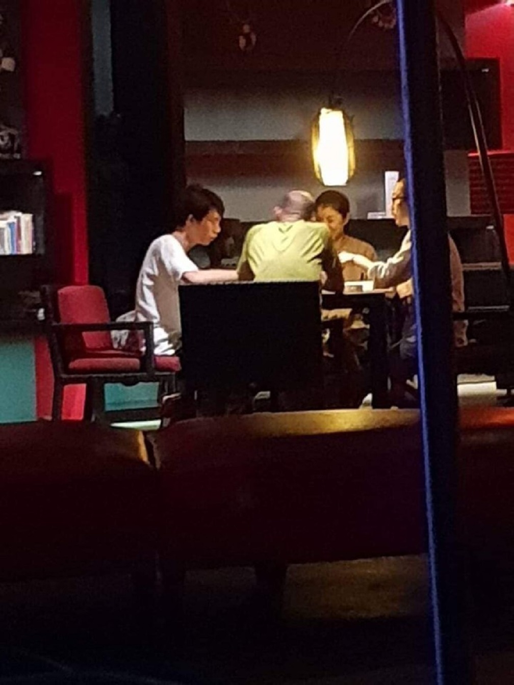 ▲林智鴻PO出民眾提供韓在過年度假時打麻將的照片，打臉韓自稱「上任後沒打過一次麻將。」 (圖／翻攝林智鴻臉書)