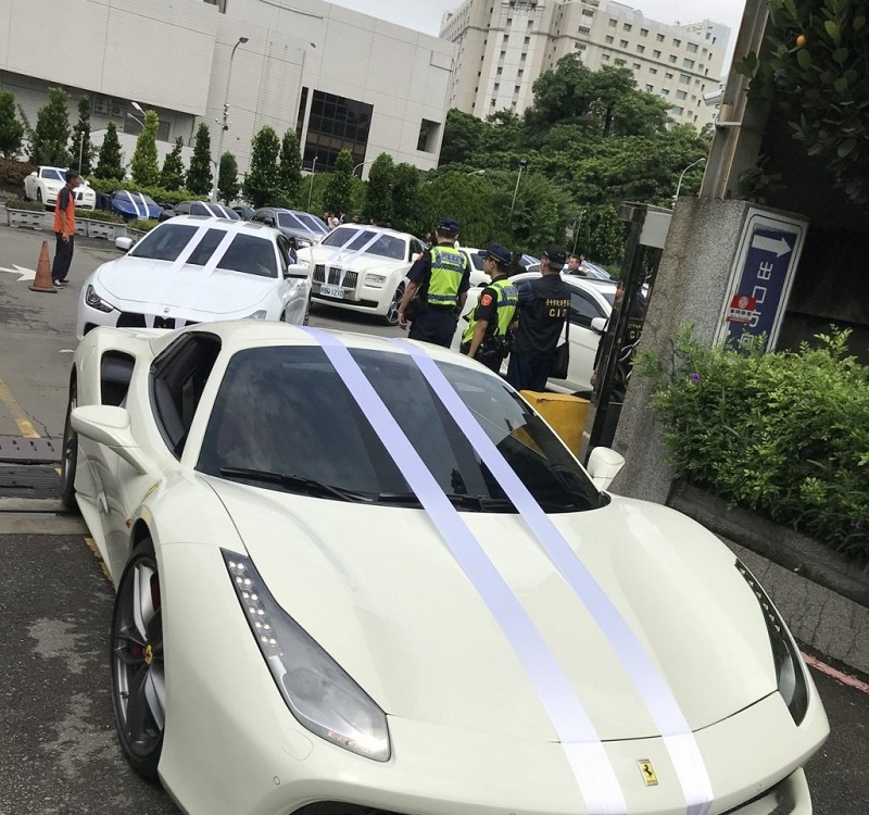 ▲40餘輛超跑今上午為槍手賴尚俞送行。（圖／警方提供）