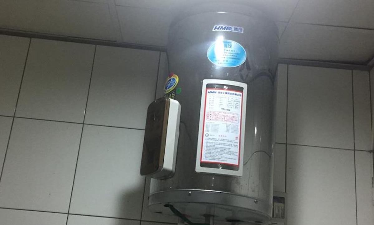 ▲許多人的租屋公寓處會使用儲熱式電熱水器，由於其功能較為耗電，大多數使用者會在要用熱水時才將它打開加熱，避免讓它維持在保溫狀態，以免消耗過多電力。（示意圖／中央社資料圖片）