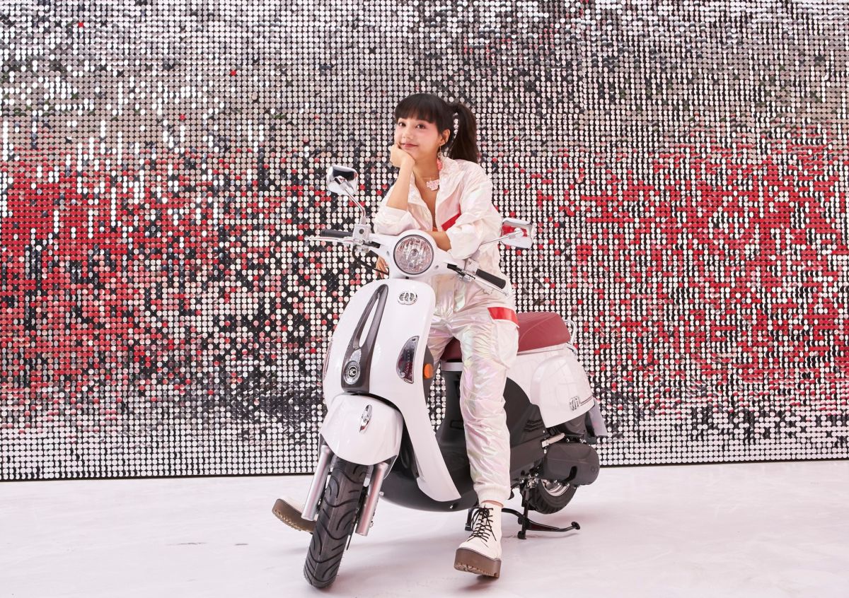 ▲光陽推出2019年MANY 110 水鑽特飾版新式樣。（圖／光陽集團提供）