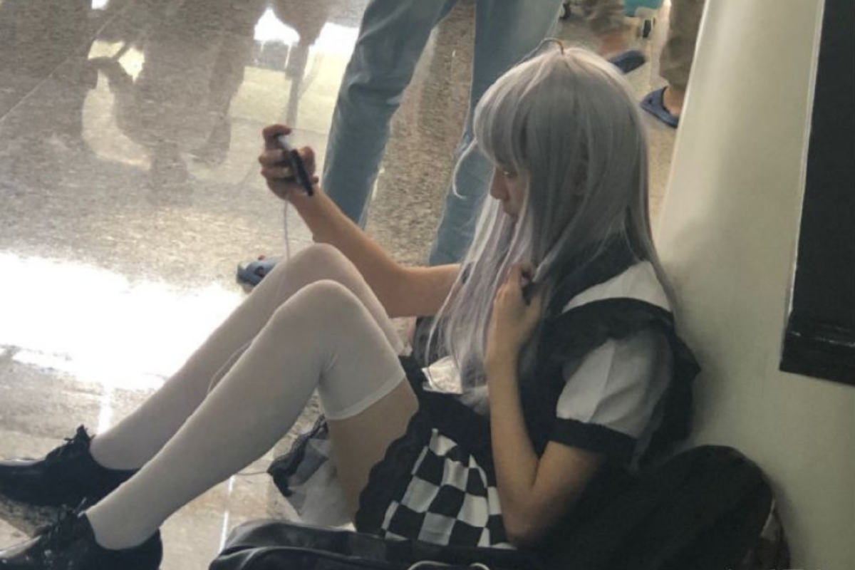 ▲中國大陸一名男性逛動漫展時遇見「長腿正妹」，定睛一看才發現是自己的男性主管！（圖／翻攝自知乎）