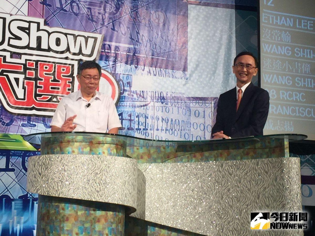 ▲台北市長柯文哲接受美麗島電子報董事長吳子嘉專訪。（圖／丁上程攝, 2019.8.14）