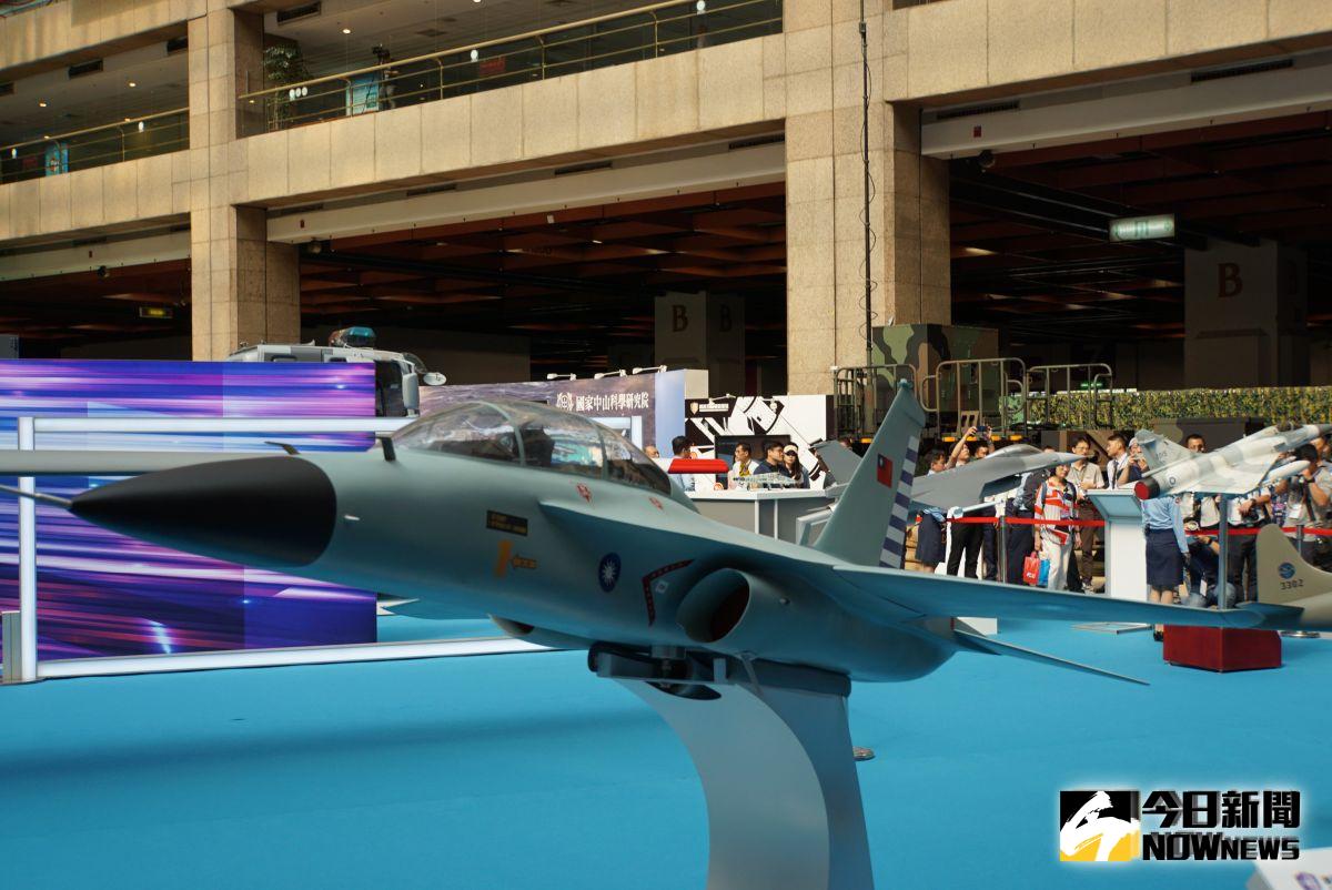 ▲首架國產高教機模型於2019台北國際航太暨國防工業展亮相。（圖／記者呂炯昌攝）