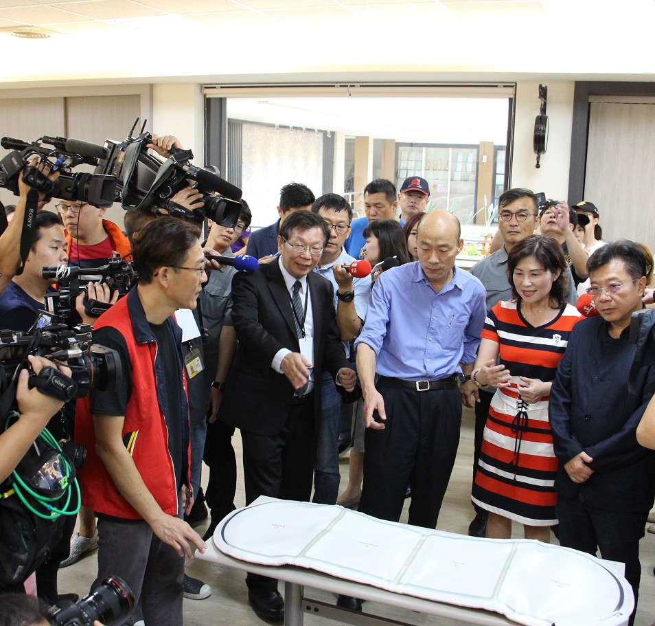 韓國瑜嗆，有收4000萬檯面下的政治獻金，就退出政壇。 (圖/高雄市府提供)