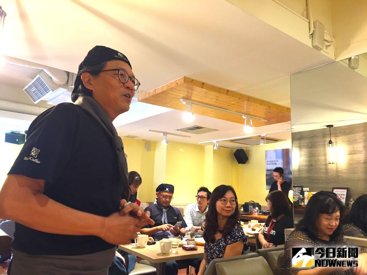 ▲怡客咖啡副總經理廖幸安表示，未來將會推出全新APP與歡慶25週年買一送一活動，希望能再戰25年。（圖／記者黃仁杰攝影2019.8.15）