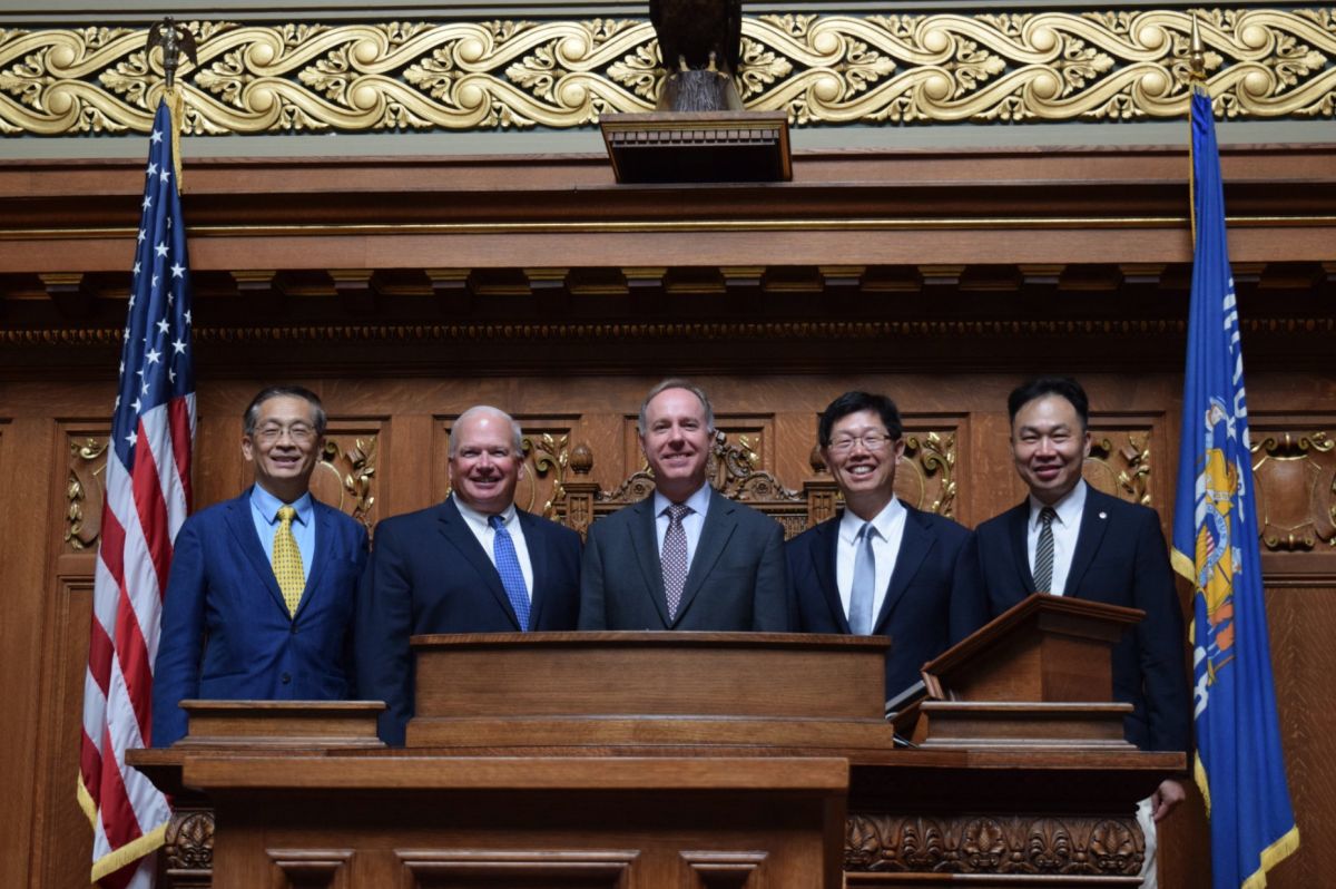 ▲鴻海集團舉行中元普渡大拜拜，但不見新董座劉揚偉，原來是飛威州拚經濟。（圖／擷取自Robin Vos推特）