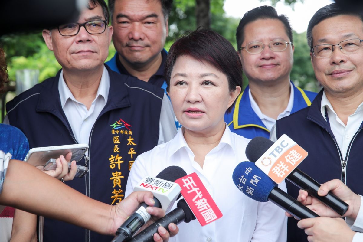 ▲縣市首長一天批多少公文，市長盧秀燕受訪表示，台中是全台第二大城市，共有29個行政區分層負責，皆依照政府行政法規來進行。 (圖／柳榮俊攝2019.8.16)