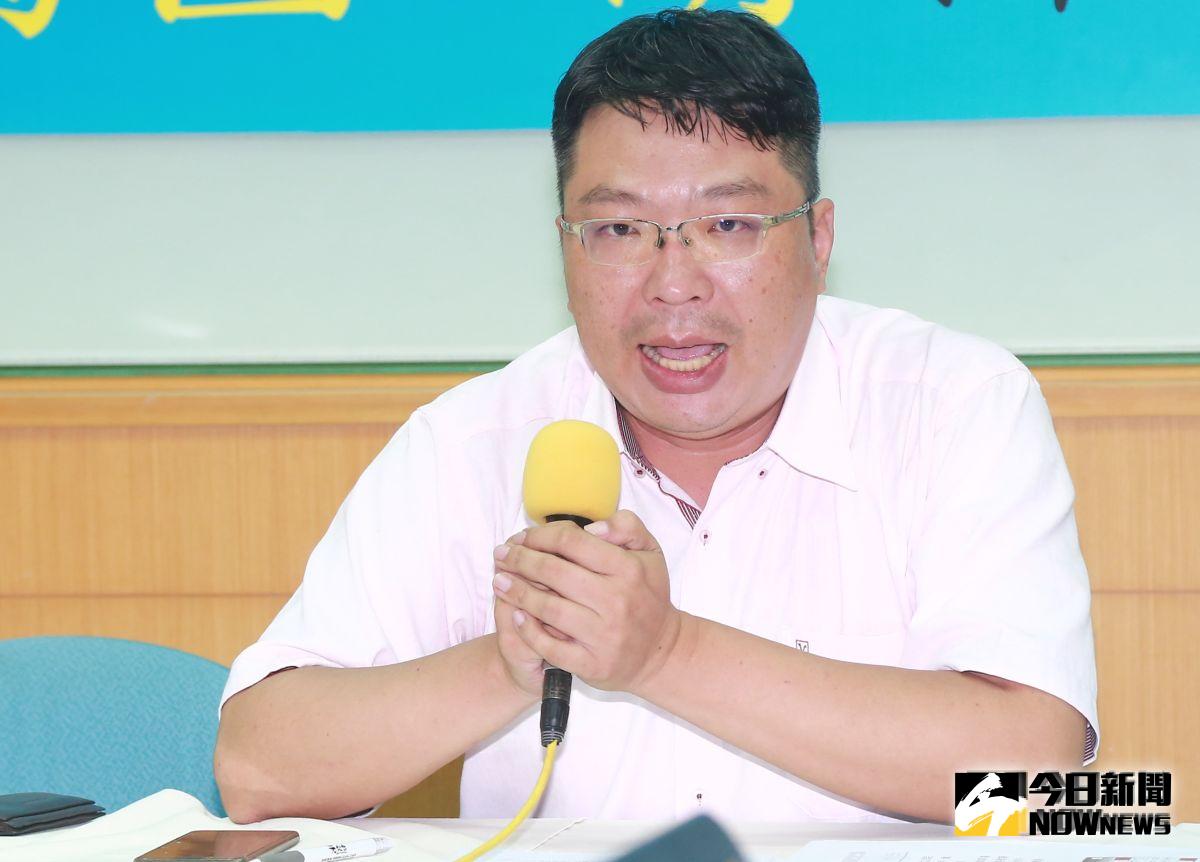 ▲國民黨黨代表敖博勝批韓國瑜匪類被開除，開記者會再度重砲批評黨部為了替國民黨總統候選人韓國瑜護航已變一言堂。（圖／記者葉政勳攝 , 2019.08.16）