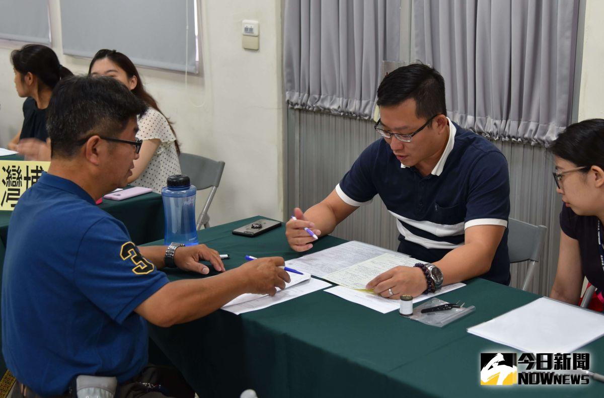 ▲經濟部加工出口區管理處高雄分處舉辦現場徵才活動。(圖／記者黃謝美蘭攝，2019.08.16)