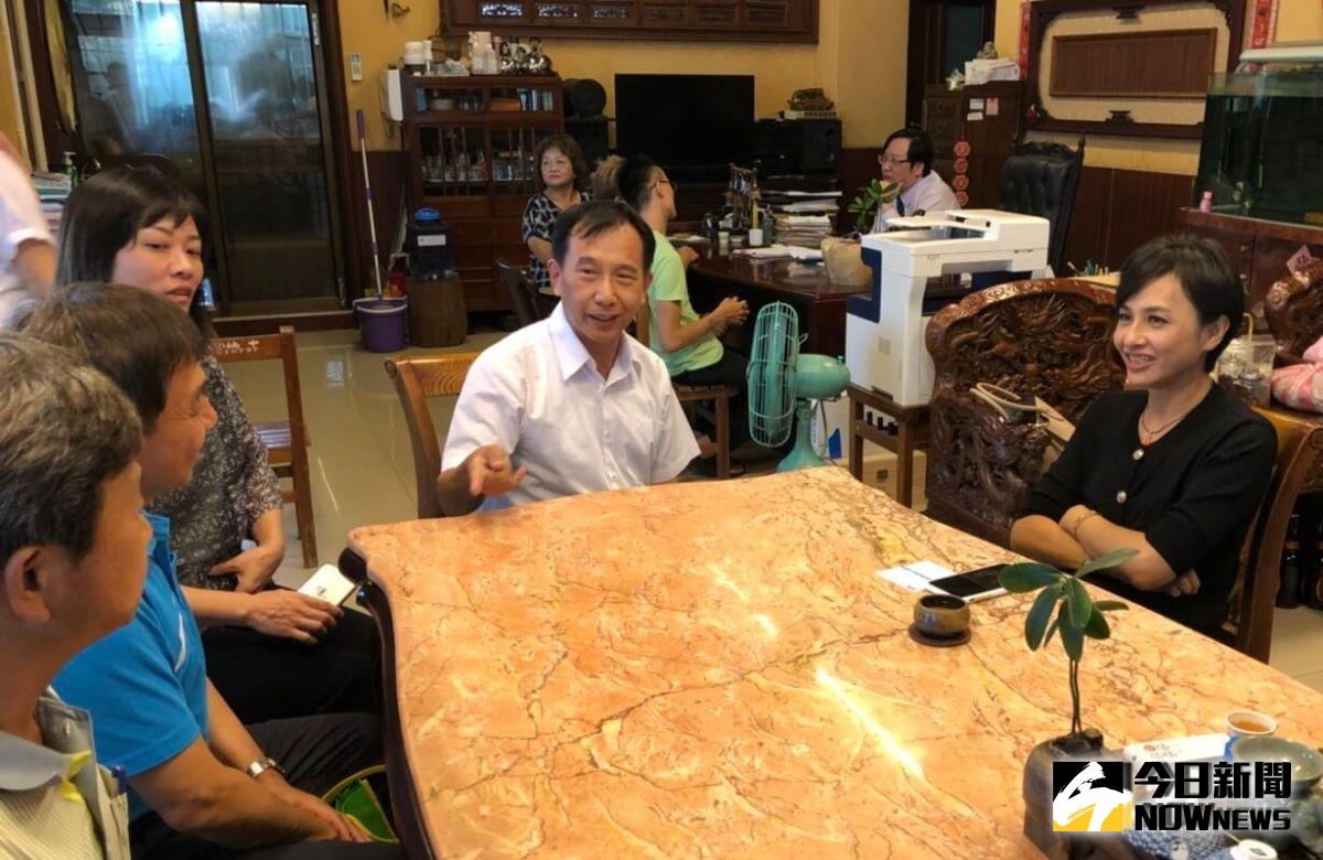 ▲台灣自來水公司第七區管理處處長武經文(右2)拜訪立委邱議瑩(右1)共商穩定供水事宜。(圖／記者黃謝美蘭攝，2019.08.16)