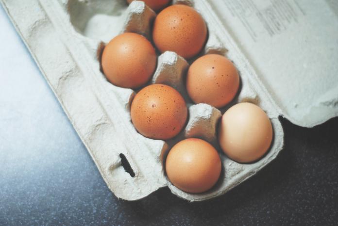 ▲在日常生活中，雞蛋幾乎是家家戶戶冰箱中的必備食材。（圖／取自 Unsplash ）