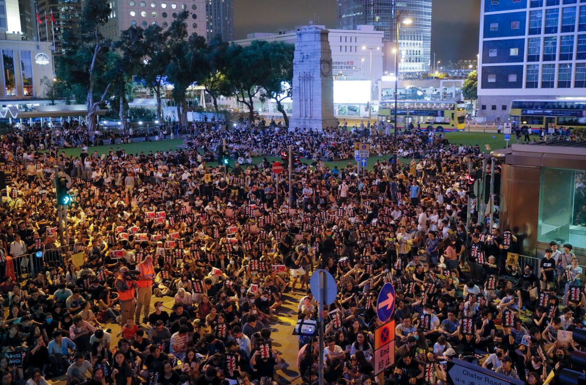 ▲ 16 日晚上的遮打花園反送中集會，主辦方稱有 6 萬人參與，港警則稱高峰時約 7 千人。（圖／美聯社／達志影像）