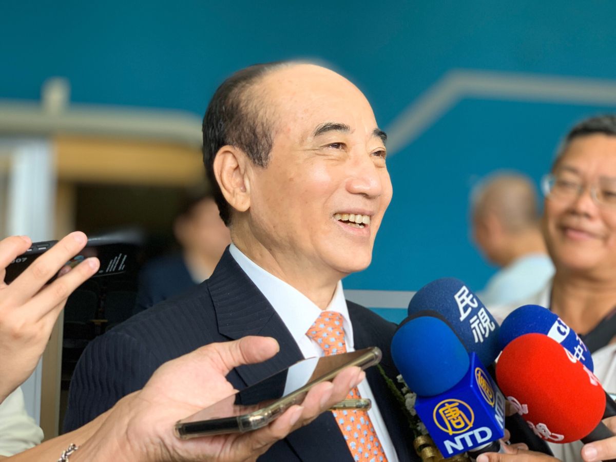 王金平表示，18日會缺席法會真的是因為另有行程要趕高鐵，三人不會因為這點小事就不愉快。 (圖/王金平辦公室提供)