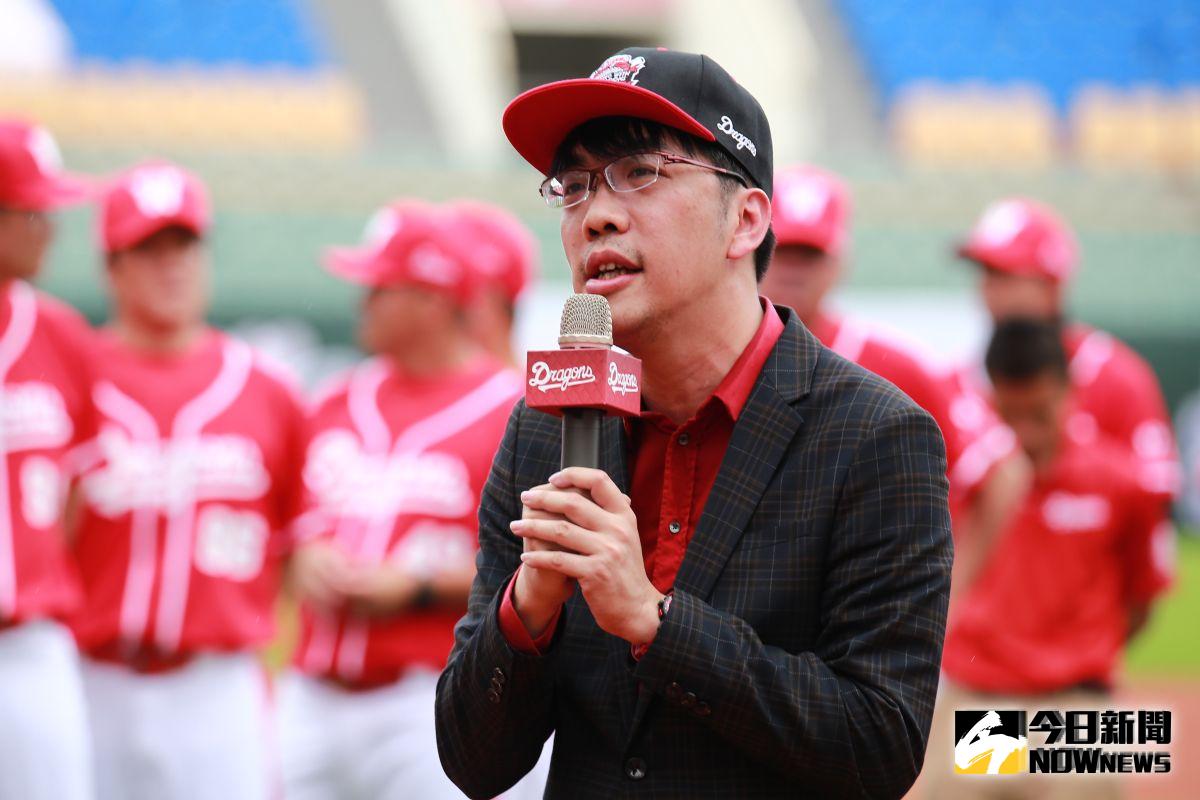 ▲味全龍領隊吳德威出席味全龍開訓典禮。（圖／記者葉政勳攝 , 2019.08.17）