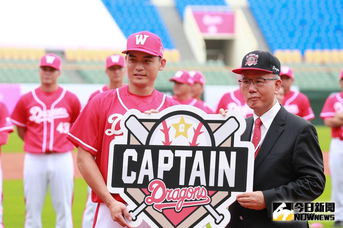 ▲味全龍球員隊長由林旺衛擔任。（圖／記者葉政勳攝 , 2019.08.17）