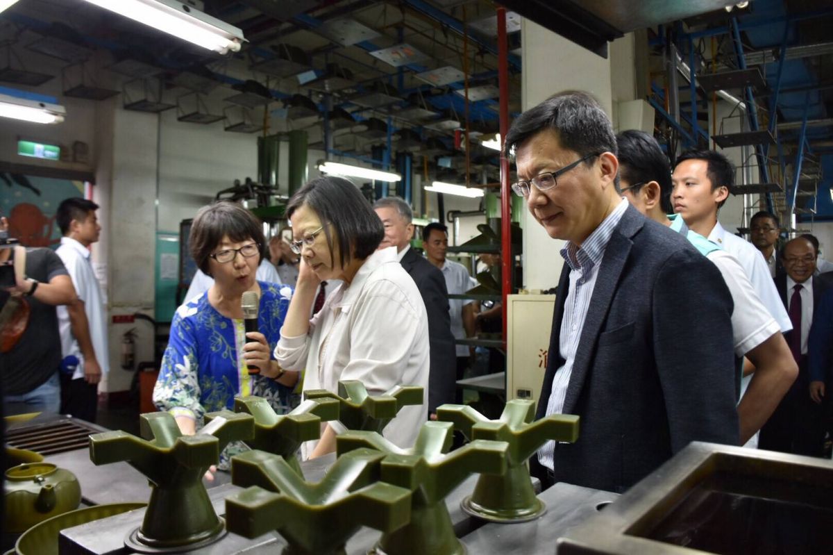 ▲總統蔡英文前往台中工業區參觀全球最大的水上摩托車螺旋槳製造廠「般若科技公司」。 (圖／柳榮俊翻攝2019.8.17)