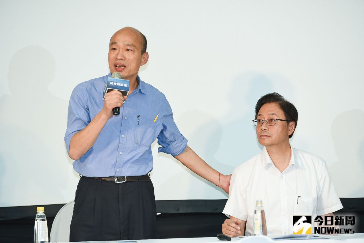 韓國瑜2020選舉國政顧問團記者會，韓國瑜介紹張善政。（圖／記者陳明安攝，2019.08.17）