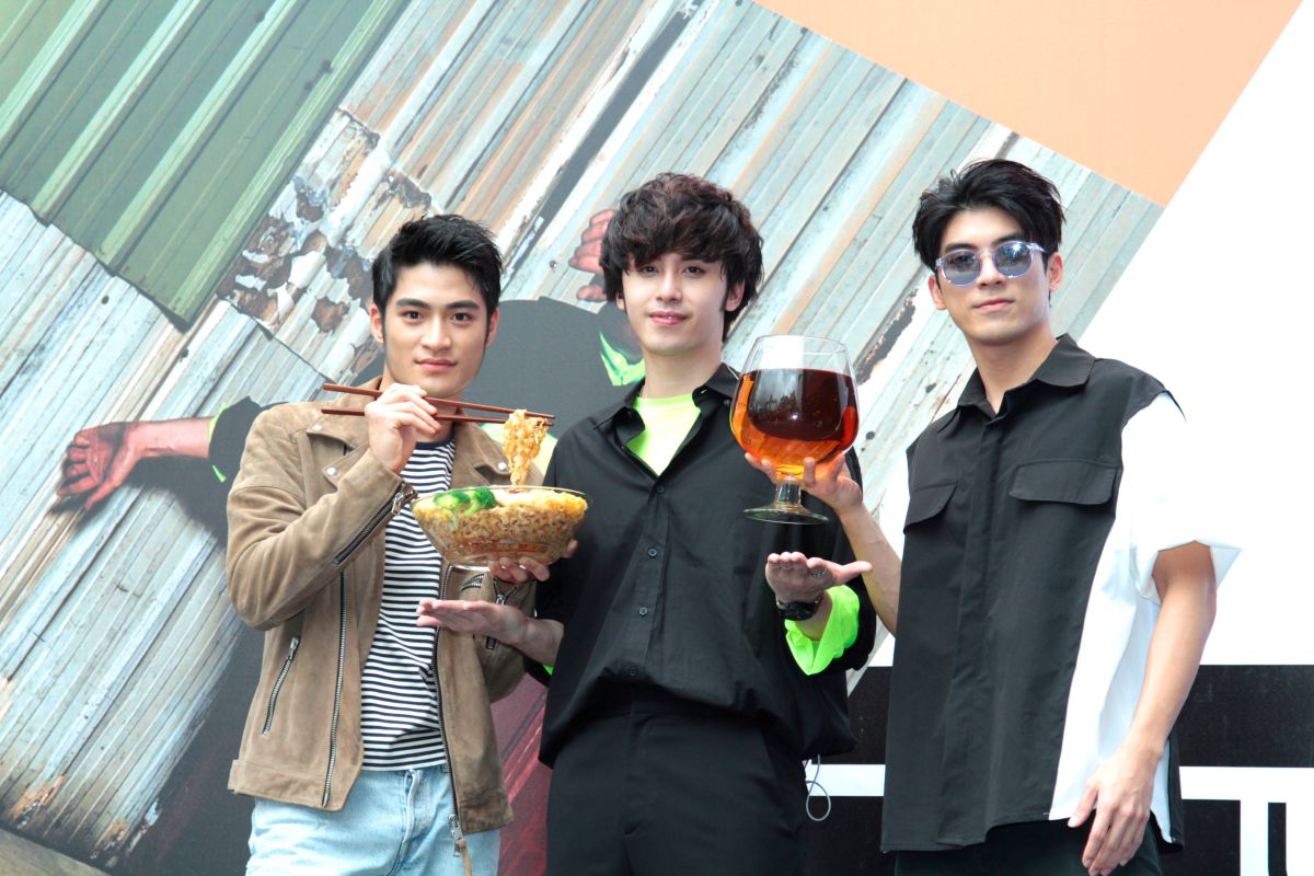 ▲田亞霍今（18）日舉辦簽唱會。（圖 / 大鵬傳播提供）