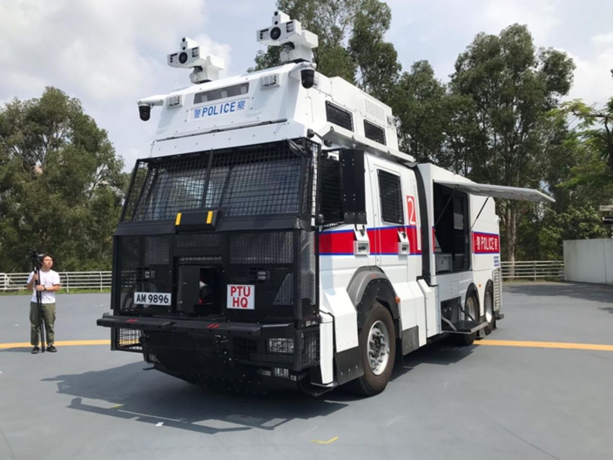 ▲香港警方斥資約新台幣6000多萬元購買的3輛「水炮車」。（圖／翻攝巴士的報）